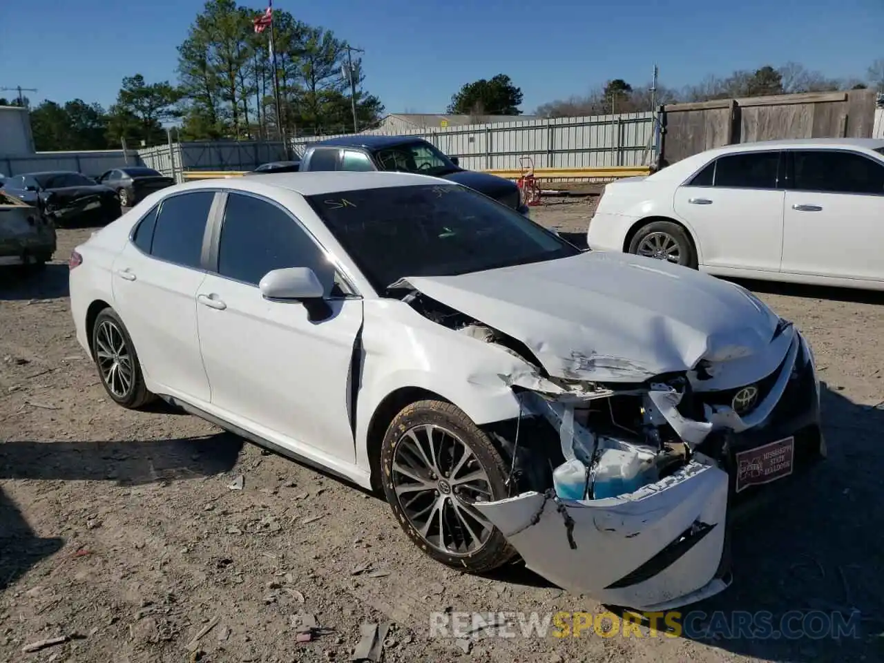 1 Photograph of a damaged car 4T1M11AK4LU869519 TOYOTA CAMRY 2020