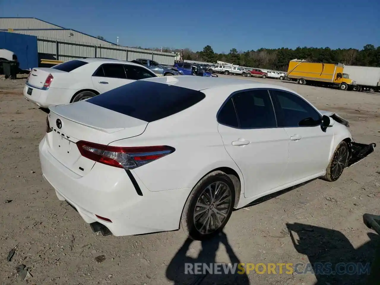 4 Photograph of a damaged car 4T1M11AK4LU869519 TOYOTA CAMRY 2020