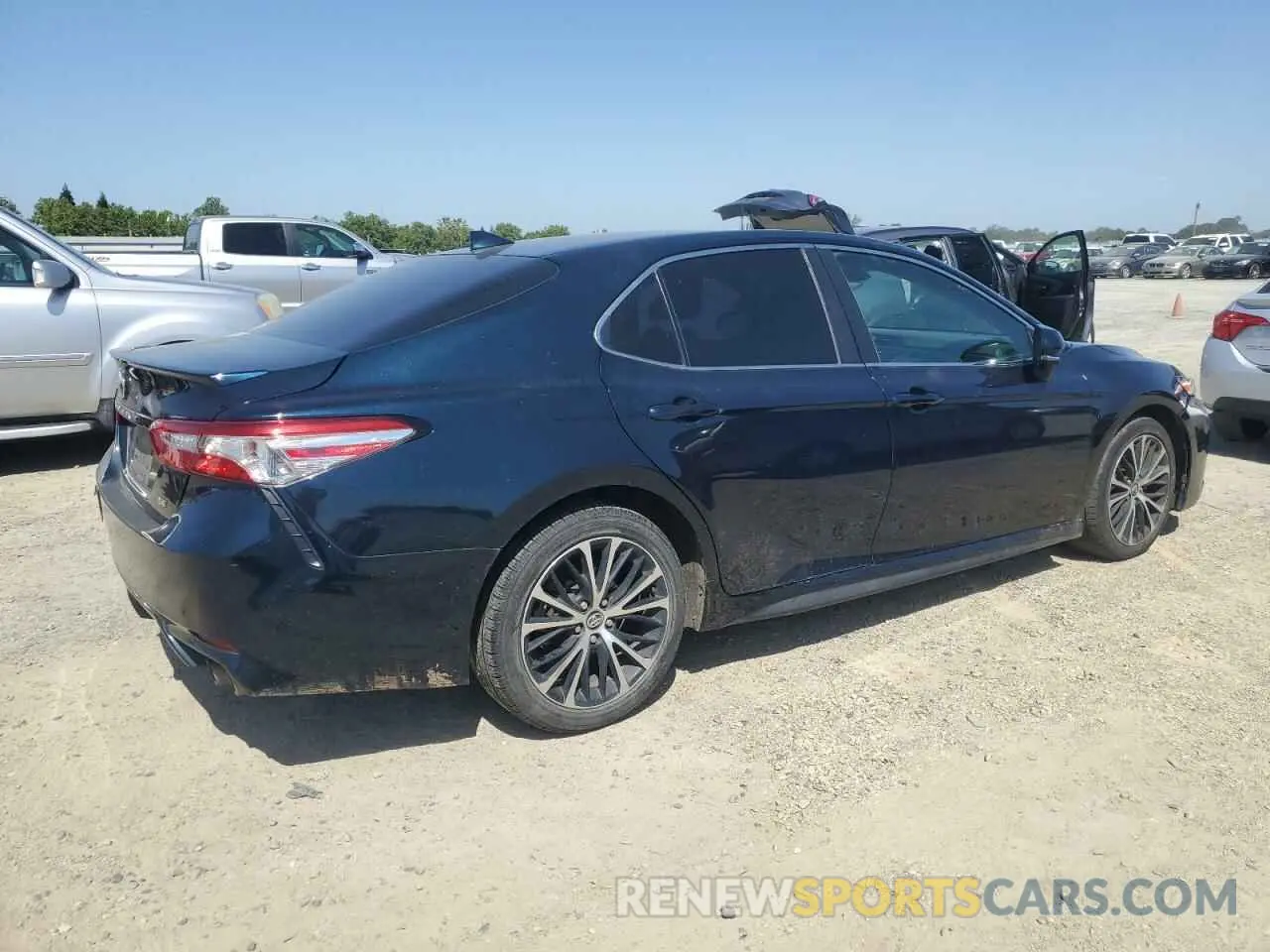 3 Photograph of a damaged car 4T1M11AK4LU896428 TOYOTA CAMRY 2020