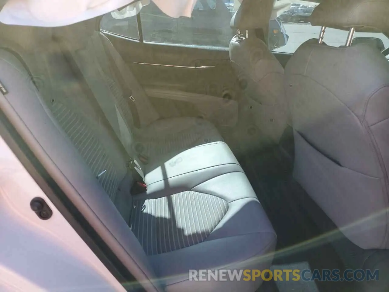 11 Photograph of a damaged car 4T1M11AK4LU906763 TOYOTA CAMRY 2020