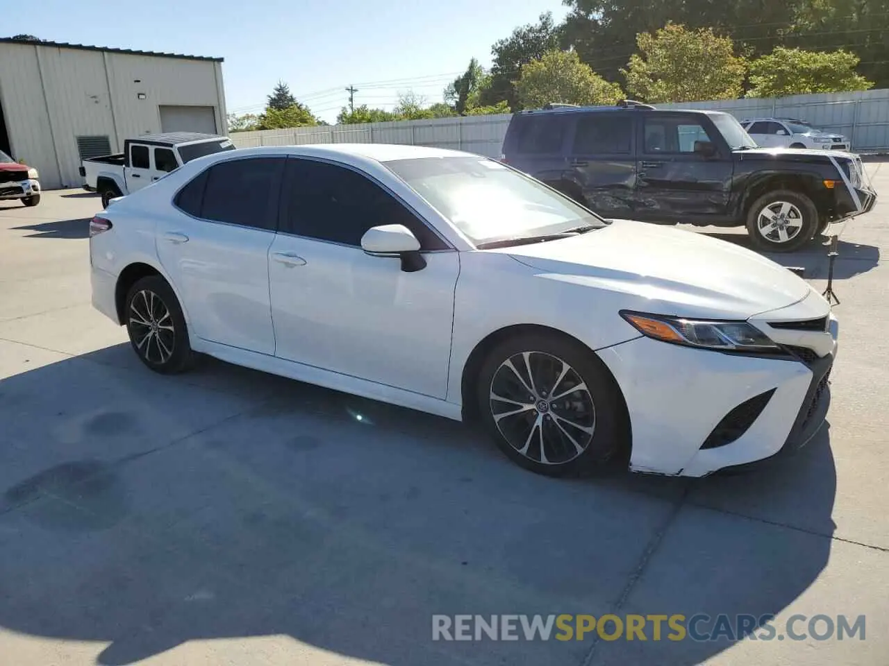 4 Photograph of a damaged car 4T1M11AK4LU906763 TOYOTA CAMRY 2020