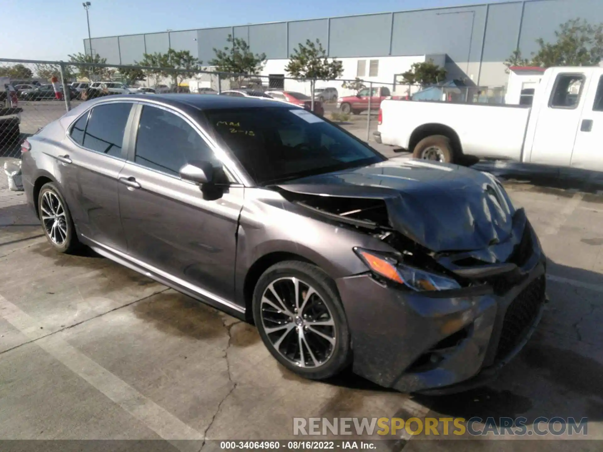 1 Photograph of a damaged car 4T1M11AK4LU935048 TOYOTA CAMRY 2020