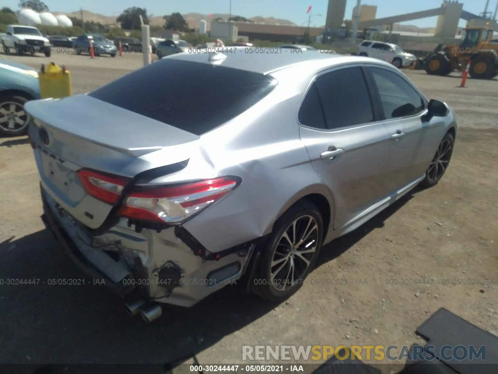 4 Photograph of a damaged car 4T1M11AK4LU941464 TOYOTA CAMRY 2020