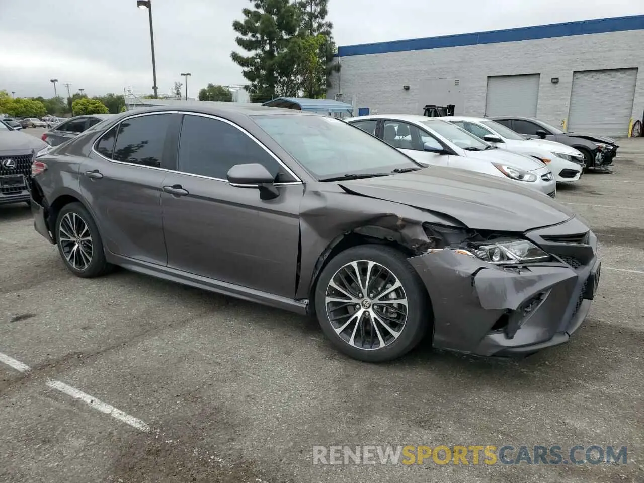 4 Photograph of a damaged car 4T1M11AK4LU960757 TOYOTA CAMRY 2020