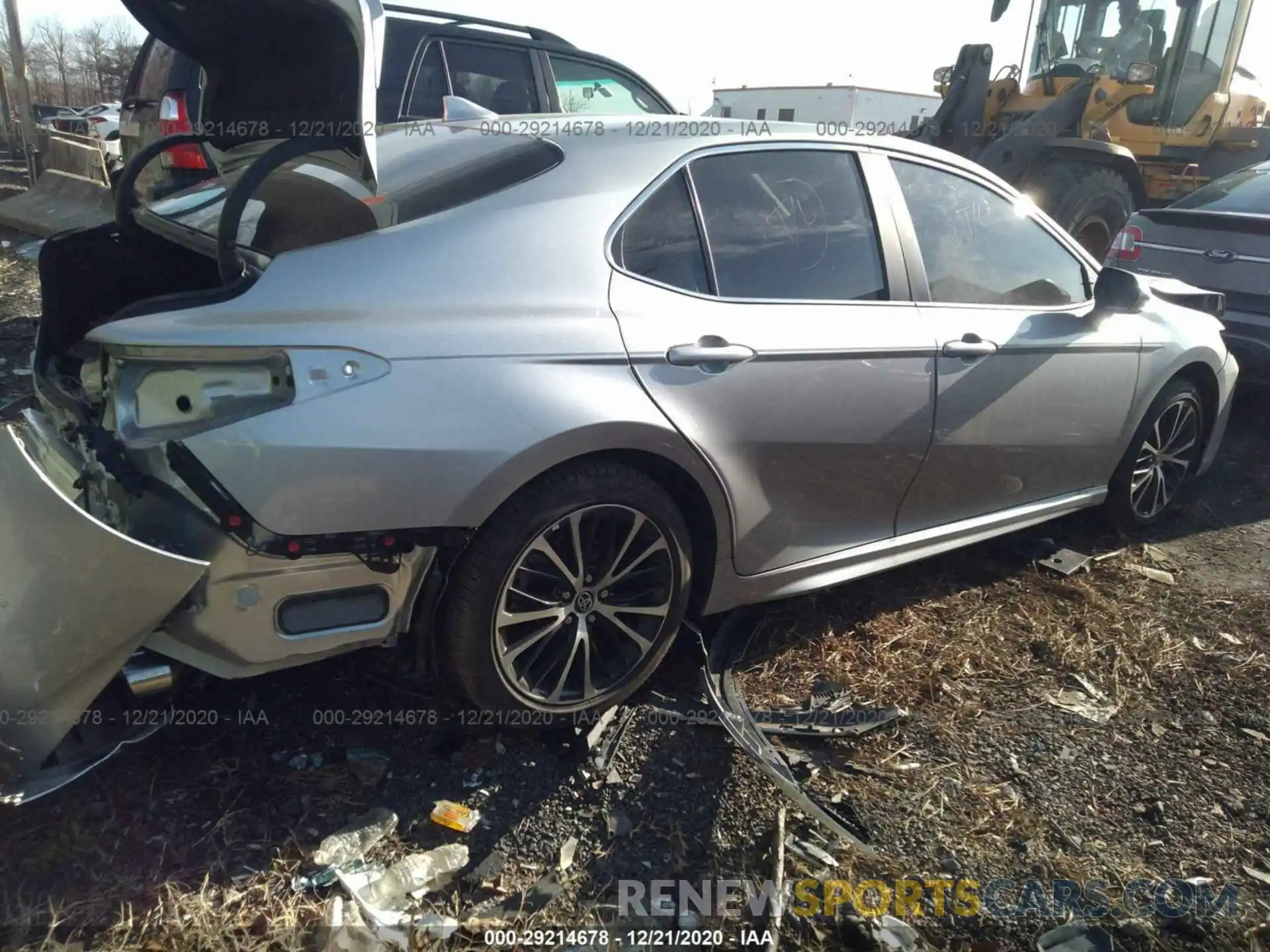 4 Photograph of a damaged car 4T1M11AK4LU985612 TOYOTA CAMRY 2020