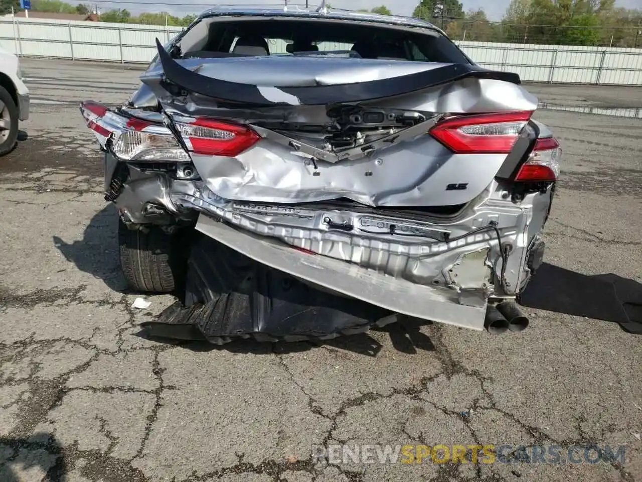 9 Photograph of a damaged car 4T1M11AK4LU993225 TOYOTA CAMRY 2020