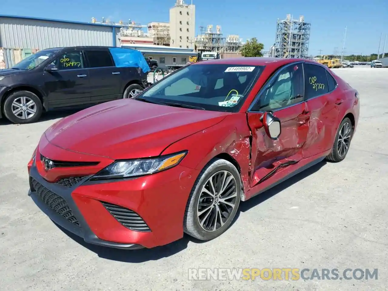 2 Photograph of a damaged car 4T1M11AK5LU390283 TOYOTA CAMRY 2020