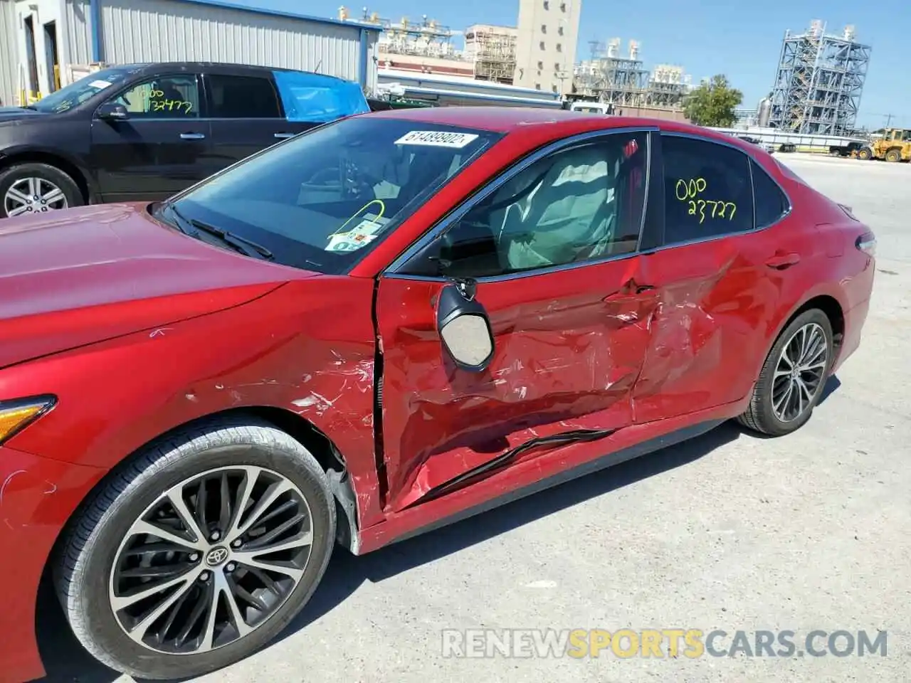 9 Photograph of a damaged car 4T1M11AK5LU390283 TOYOTA CAMRY 2020