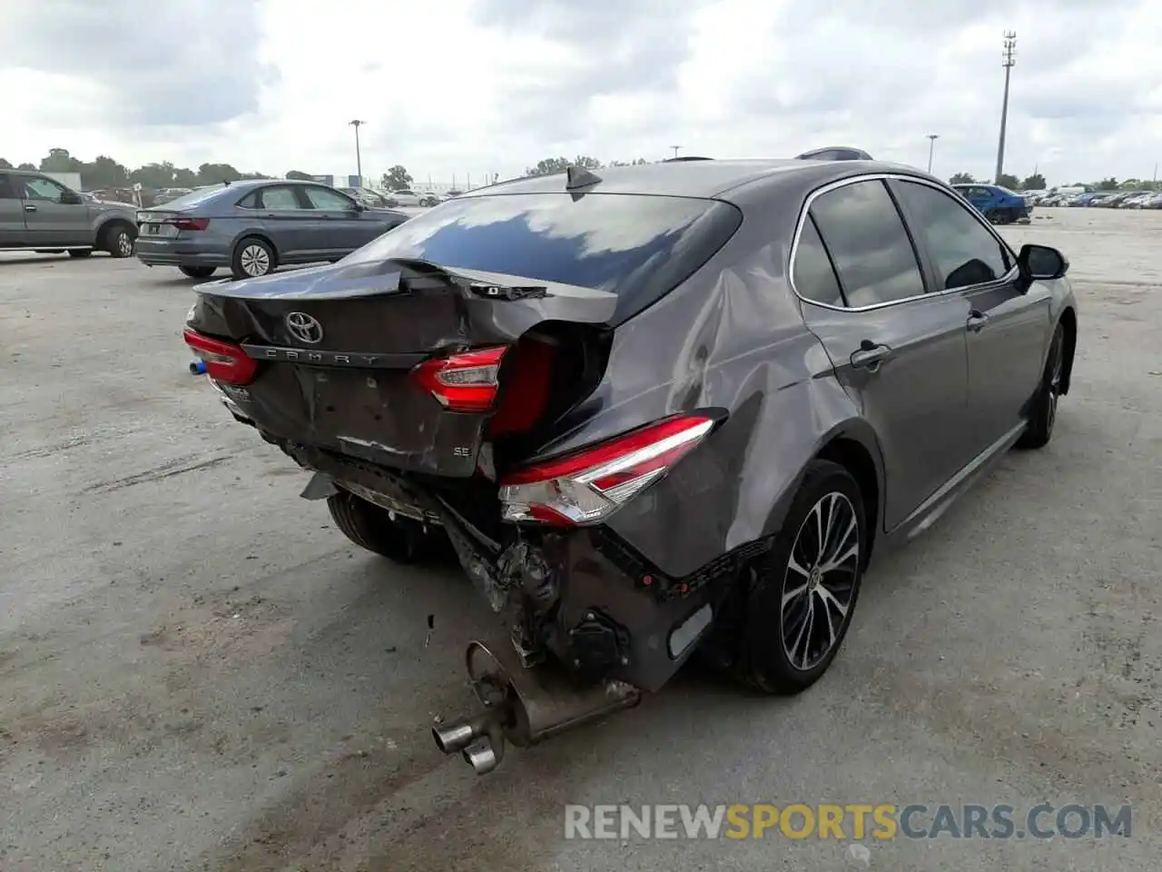 4 Photograph of a damaged car 4T1M11AK5LU399128 TOYOTA CAMRY 2020