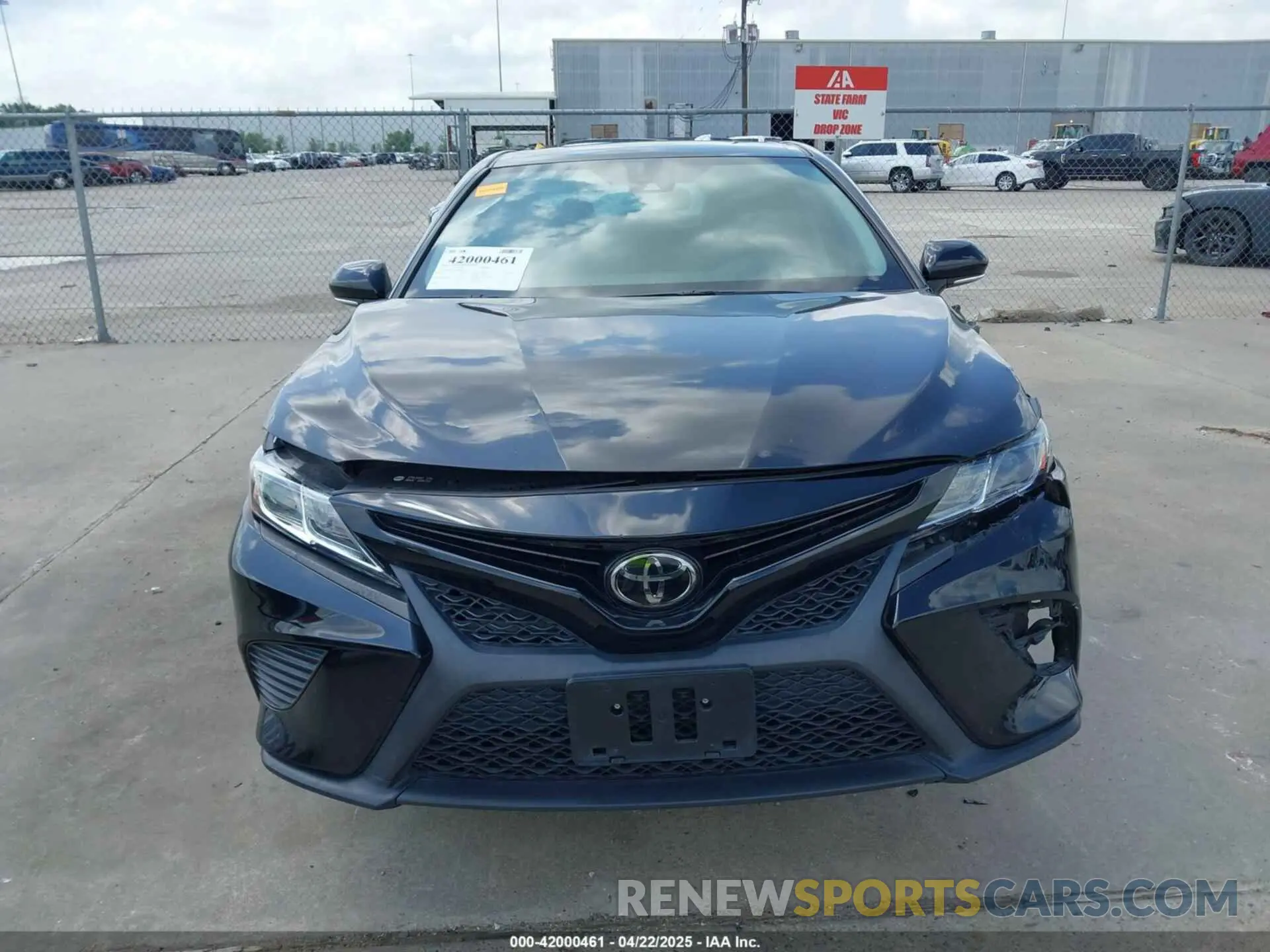 13 Photograph of a damaged car 4T1M11AK5LU399565 TOYOTA CAMRY 2020