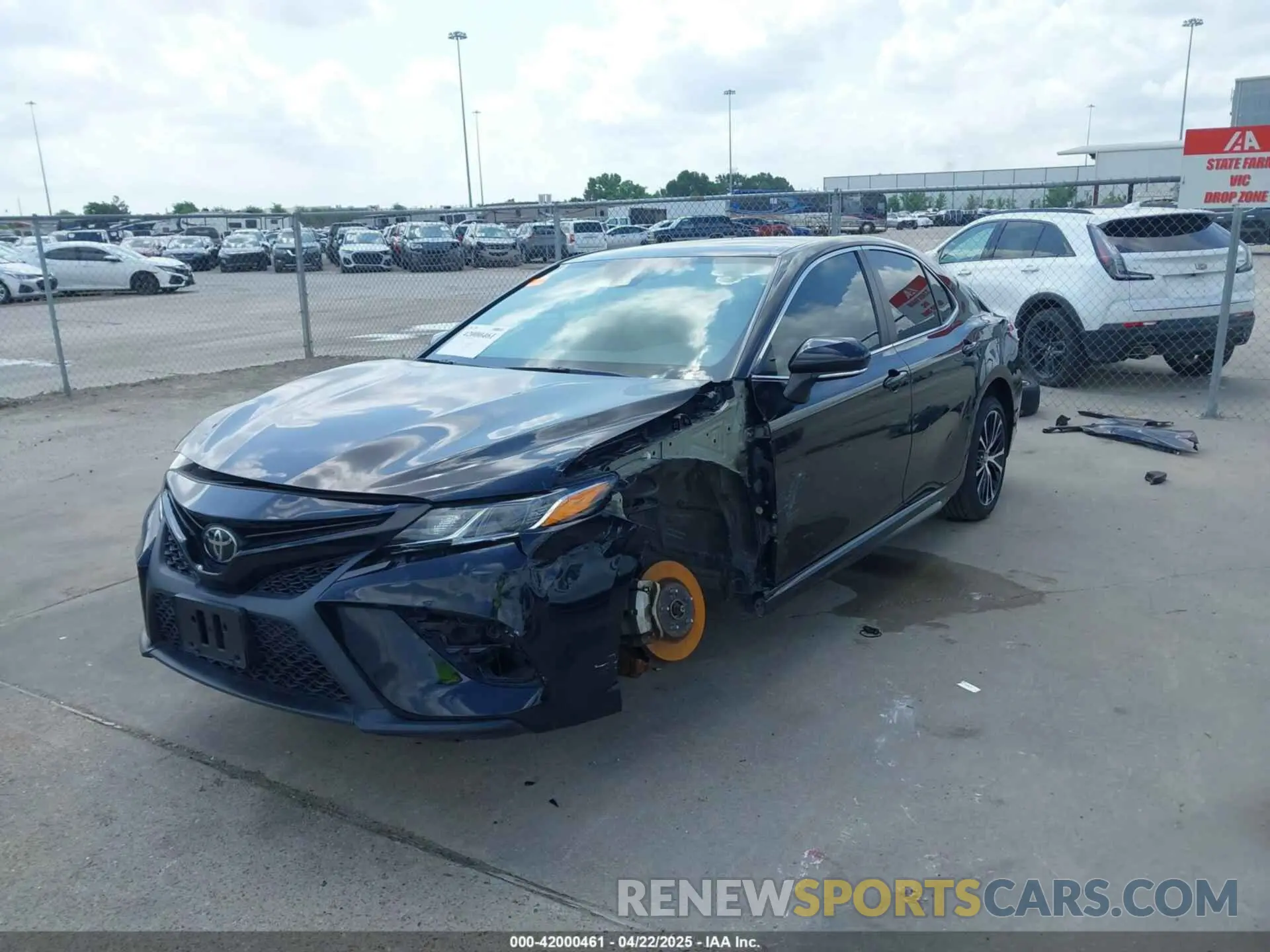 2 Photograph of a damaged car 4T1M11AK5LU399565 TOYOTA CAMRY 2020