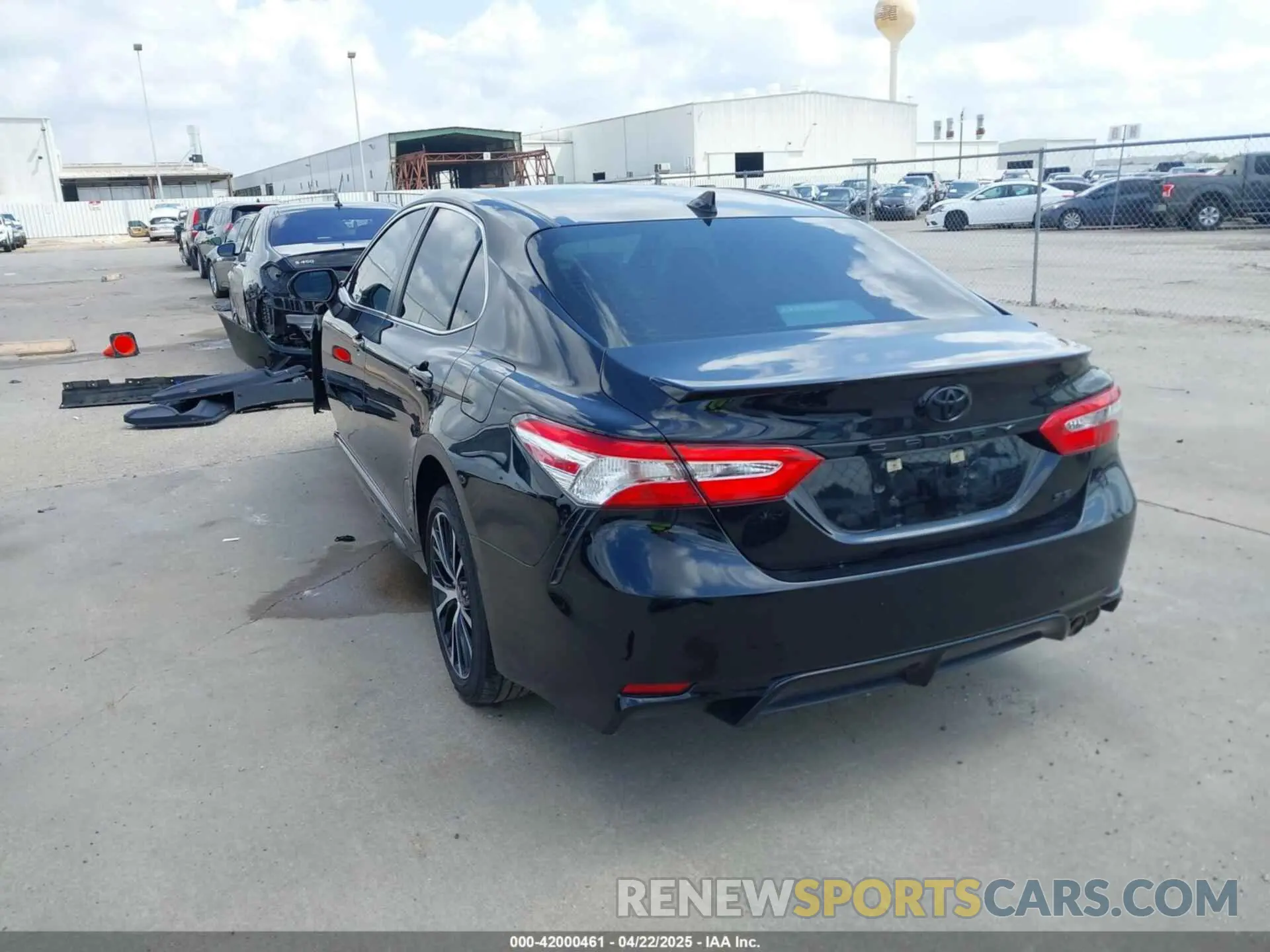 3 Photograph of a damaged car 4T1M11AK5LU399565 TOYOTA CAMRY 2020