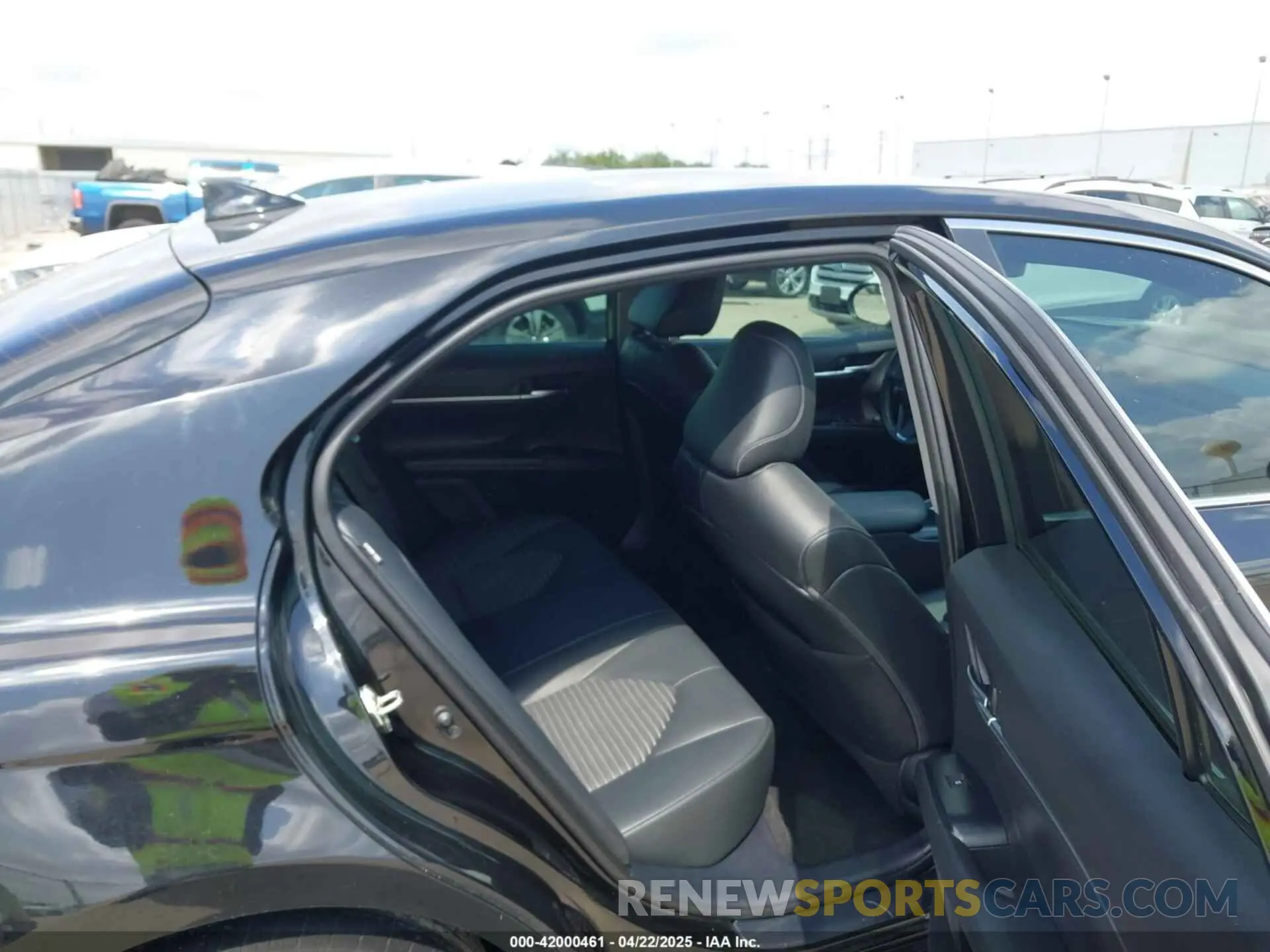 8 Photograph of a damaged car 4T1M11AK5LU399565 TOYOTA CAMRY 2020