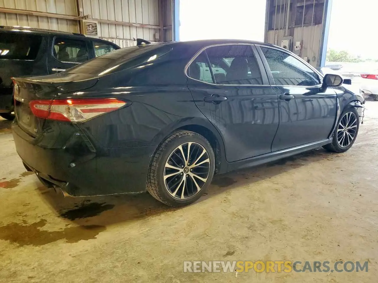 3 Photograph of a damaged car 4T1M11AK5LU872977 TOYOTA CAMRY 2020