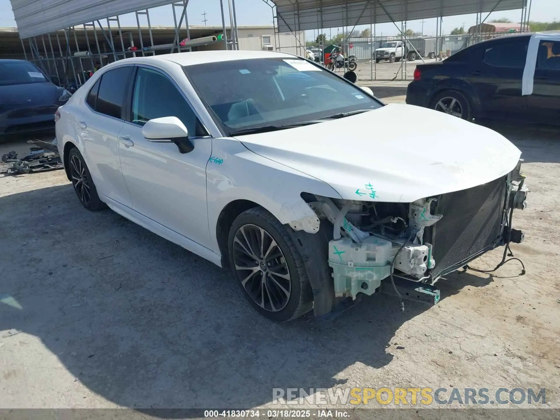 1 Photograph of a damaged car 4T1M11AK5LU901118 TOYOTA CAMRY 2020