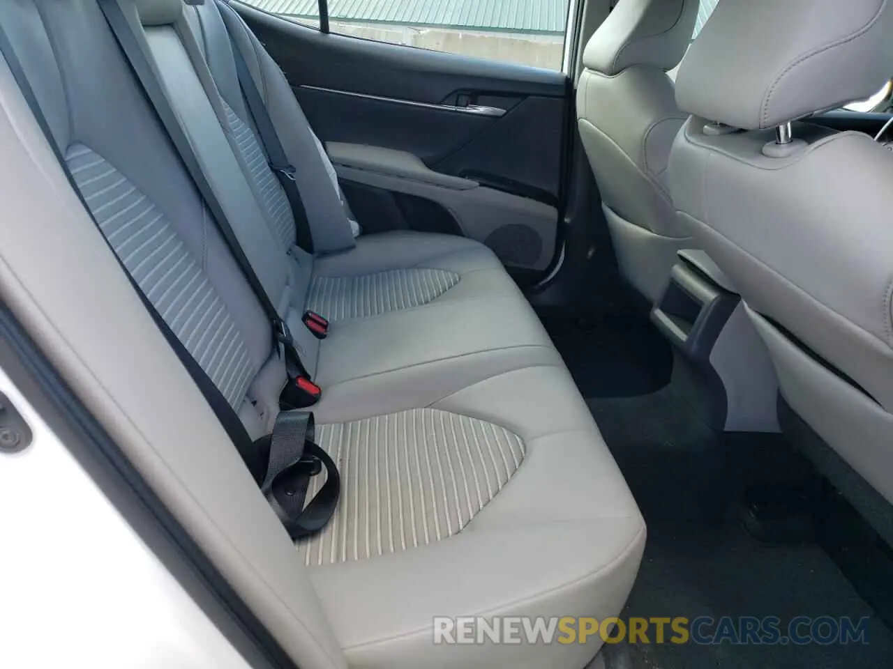 10 Photograph of a damaged car 4T1M11AK5LU910949 TOYOTA CAMRY 2020