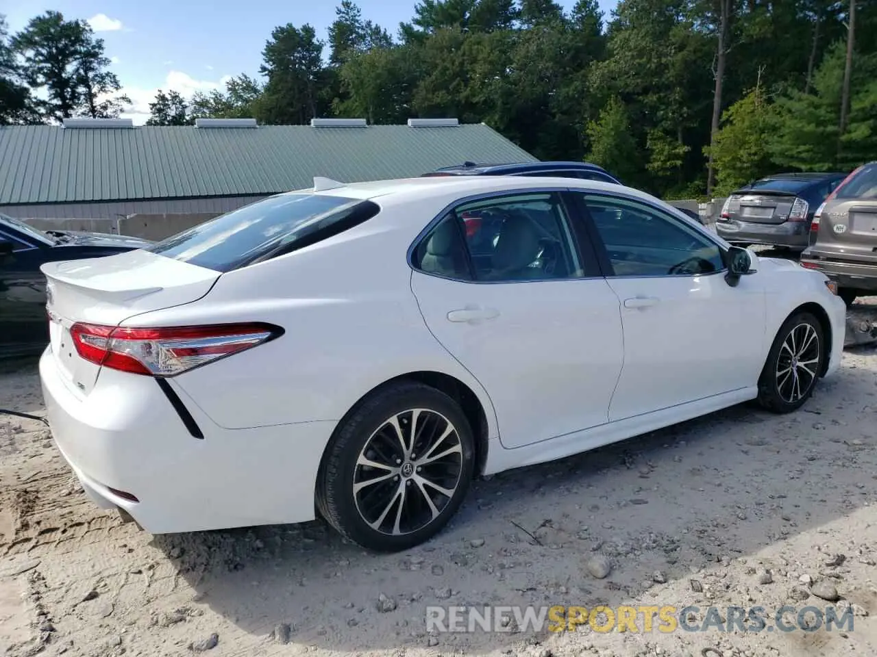 3 Photograph of a damaged car 4T1M11AK5LU910949 TOYOTA CAMRY 2020