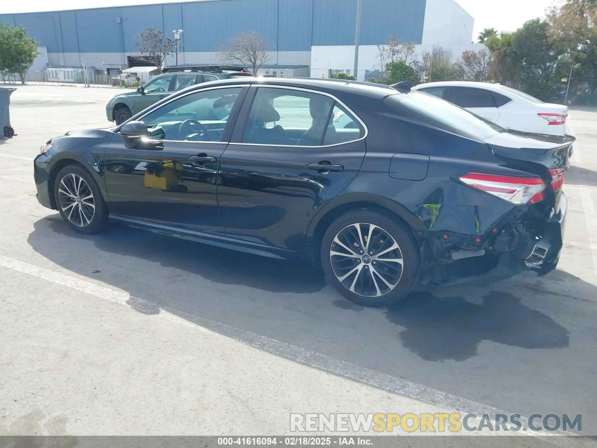 3 Photograph of a damaged car 4T1M11AK5LU923801 TOYOTA CAMRY 2020