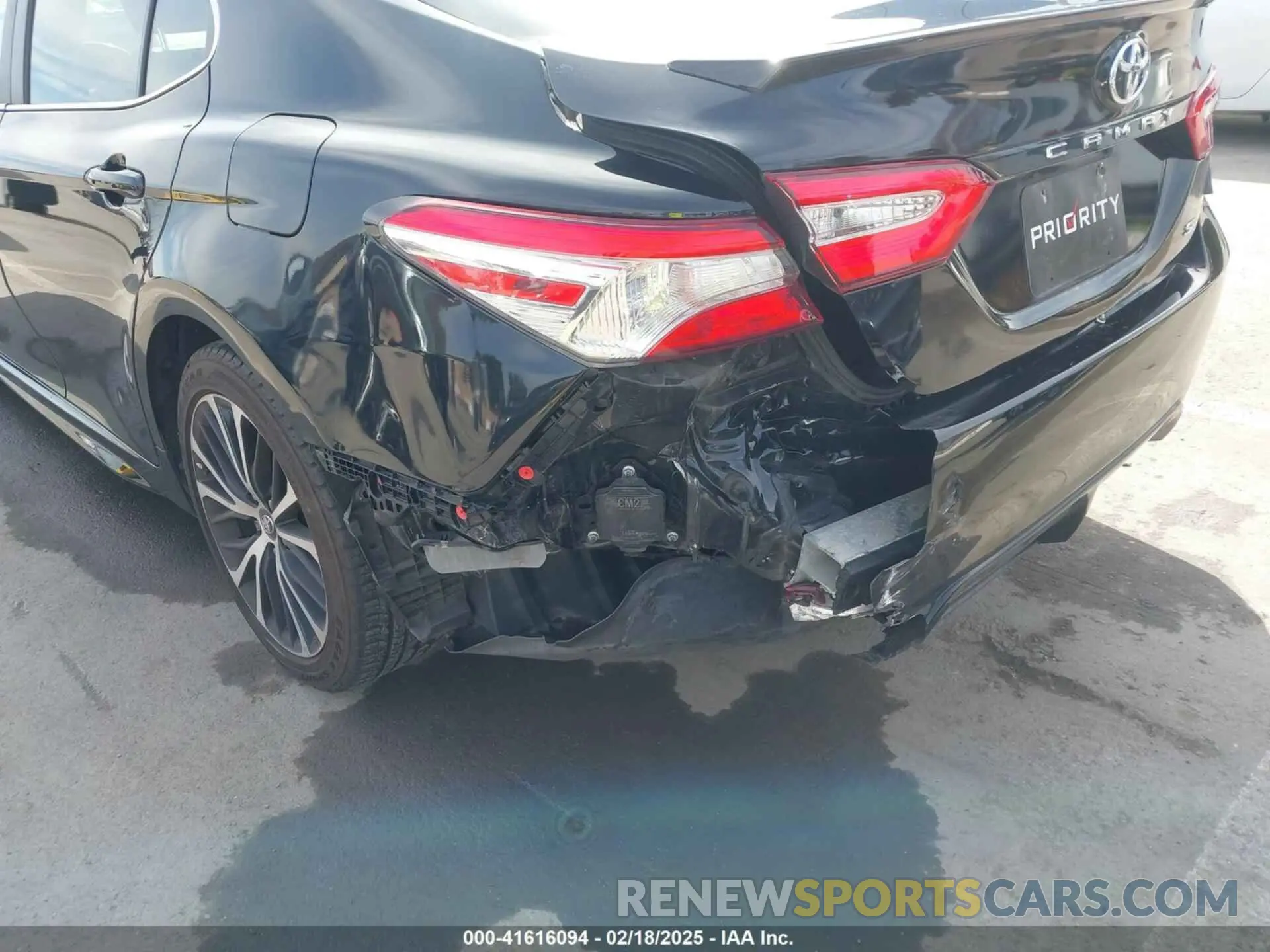6 Photograph of a damaged car 4T1M11AK5LU923801 TOYOTA CAMRY 2020