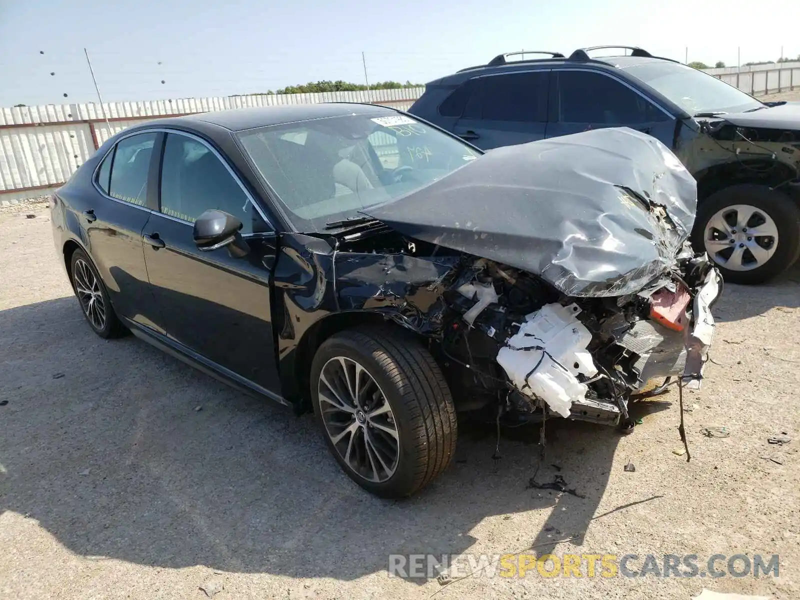 1 Photograph of a damaged car 4T1M11AK5LU923863 TOYOTA CAMRY 2020