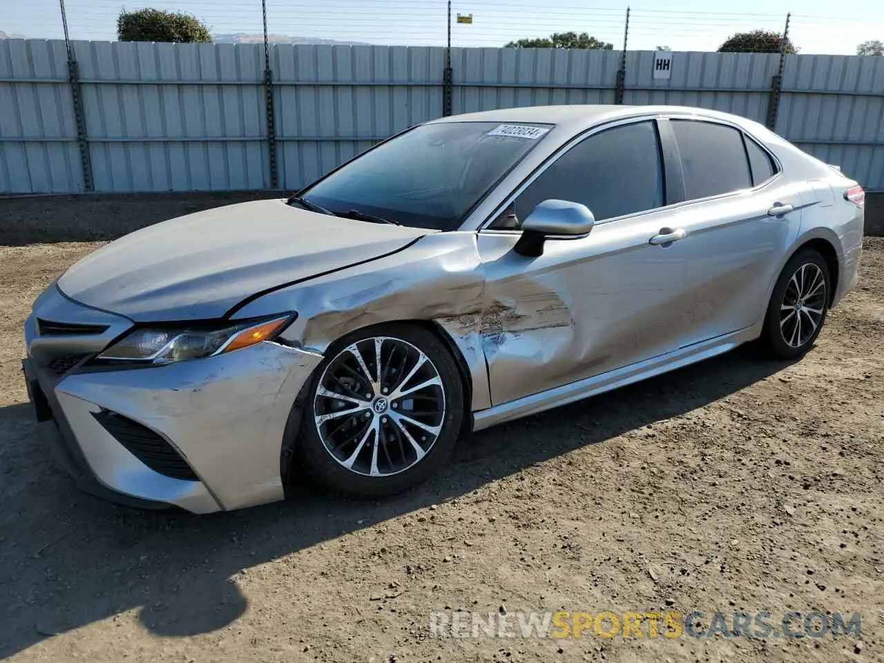 1 Photograph of a damaged car 4T1M11AK5LU945877 TOYOTA CAMRY 2020