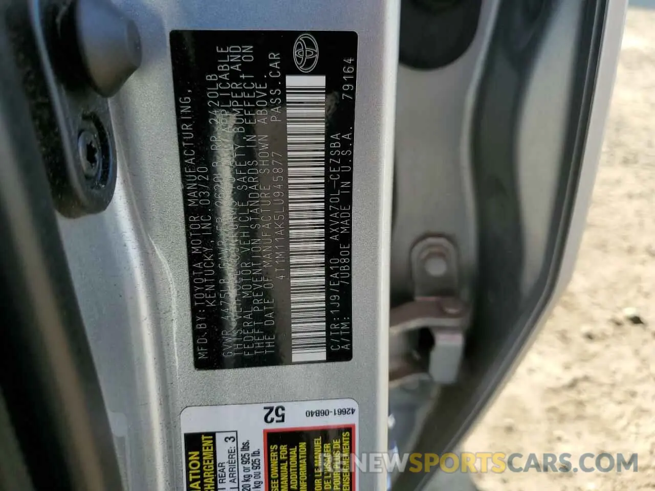 12 Photograph of a damaged car 4T1M11AK5LU945877 TOYOTA CAMRY 2020