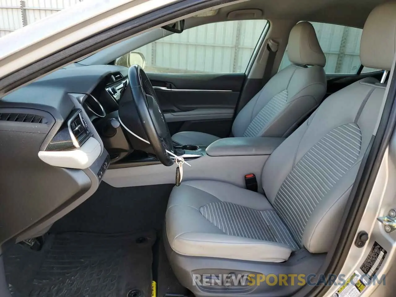 7 Photograph of a damaged car 4T1M11AK5LU945877 TOYOTA CAMRY 2020