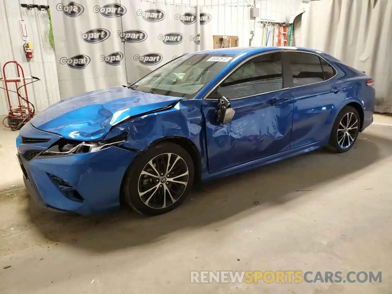 1 Photograph of a damaged car 4T1M11AK6LU320890 TOYOTA CAMRY 2020