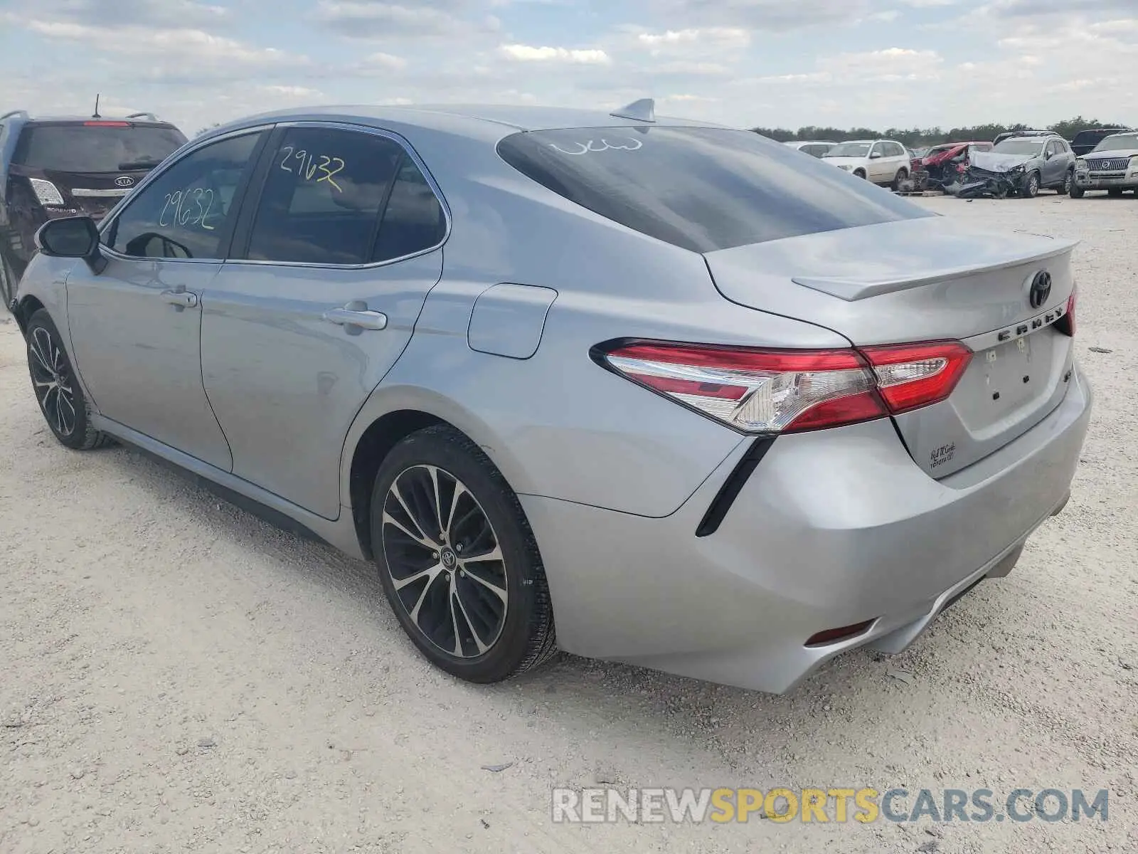 3 Photograph of a damaged car 4T1M11AK6LU323563 TOYOTA CAMRY 2020