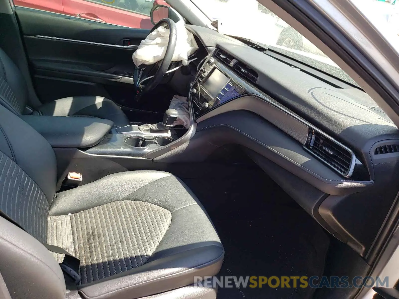 5 Photograph of a damaged car 4T1M11AK6LU323563 TOYOTA CAMRY 2020