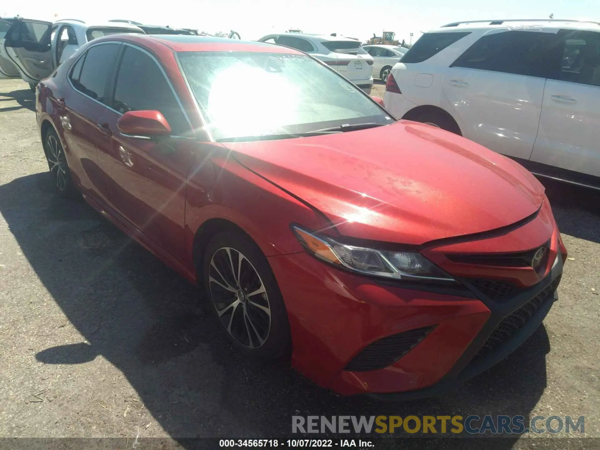 1 Photograph of a damaged car 4T1M11AK6LU323675 TOYOTA CAMRY 2020