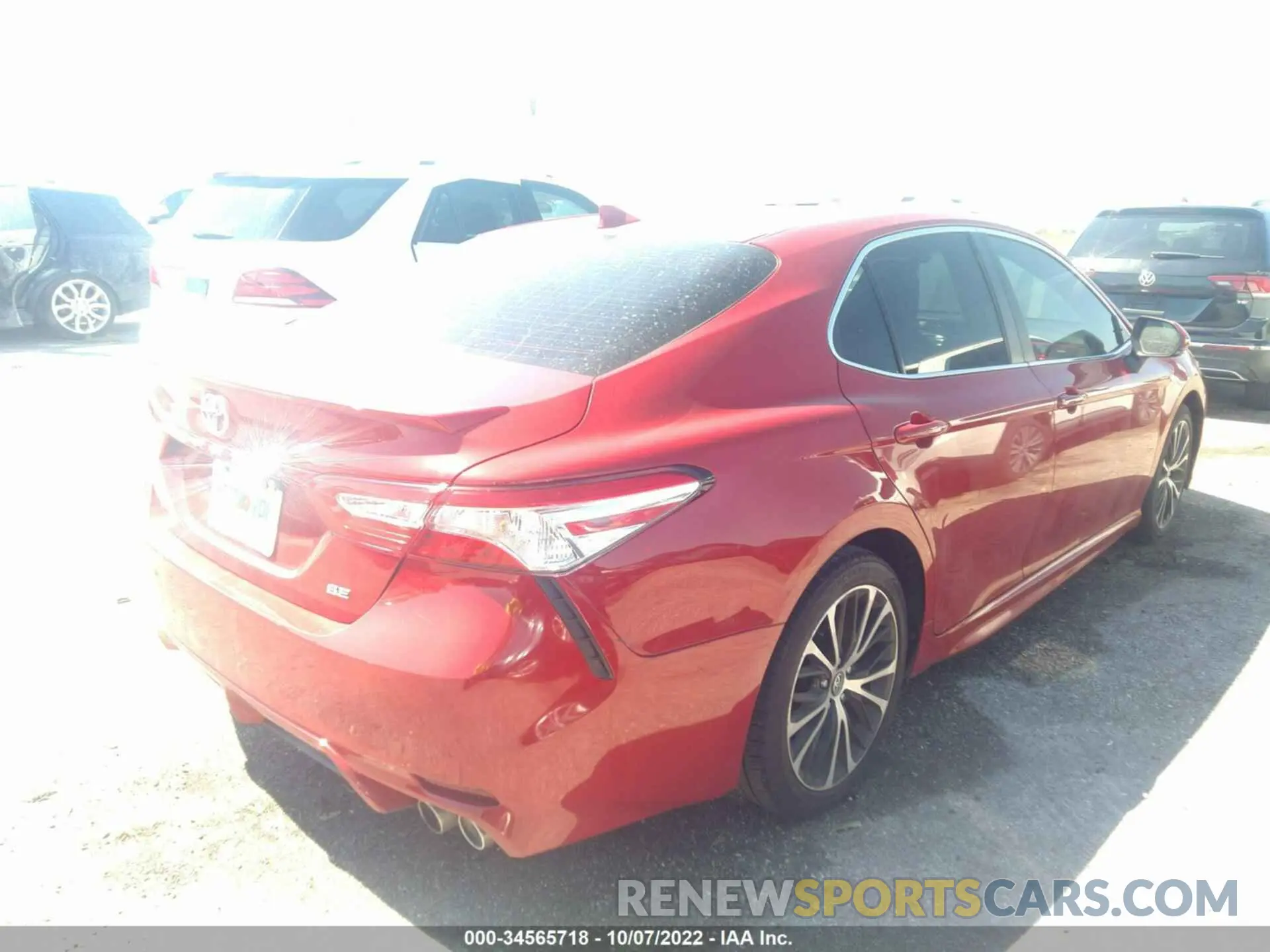 4 Photograph of a damaged car 4T1M11AK6LU323675 TOYOTA CAMRY 2020