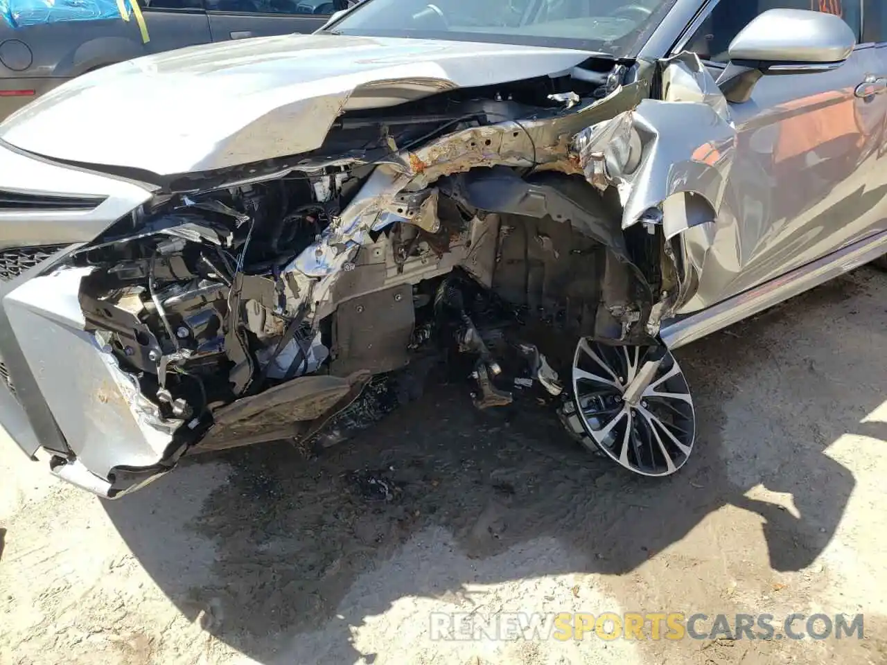 9 Photograph of a damaged car 4T1M11AK6LU871160 TOYOTA CAMRY 2020