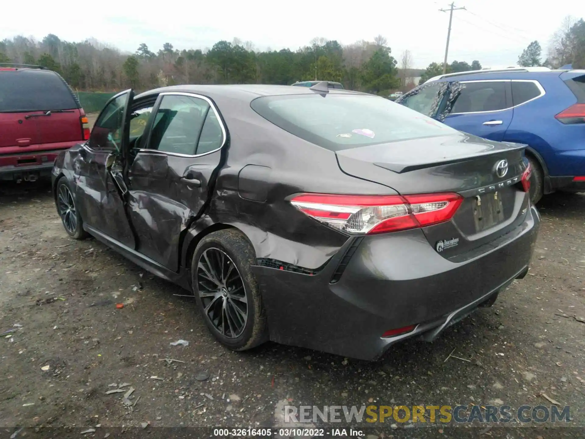 3 Photograph of a damaged car 4T1M11AK6LU877637 TOYOTA CAMRY 2020