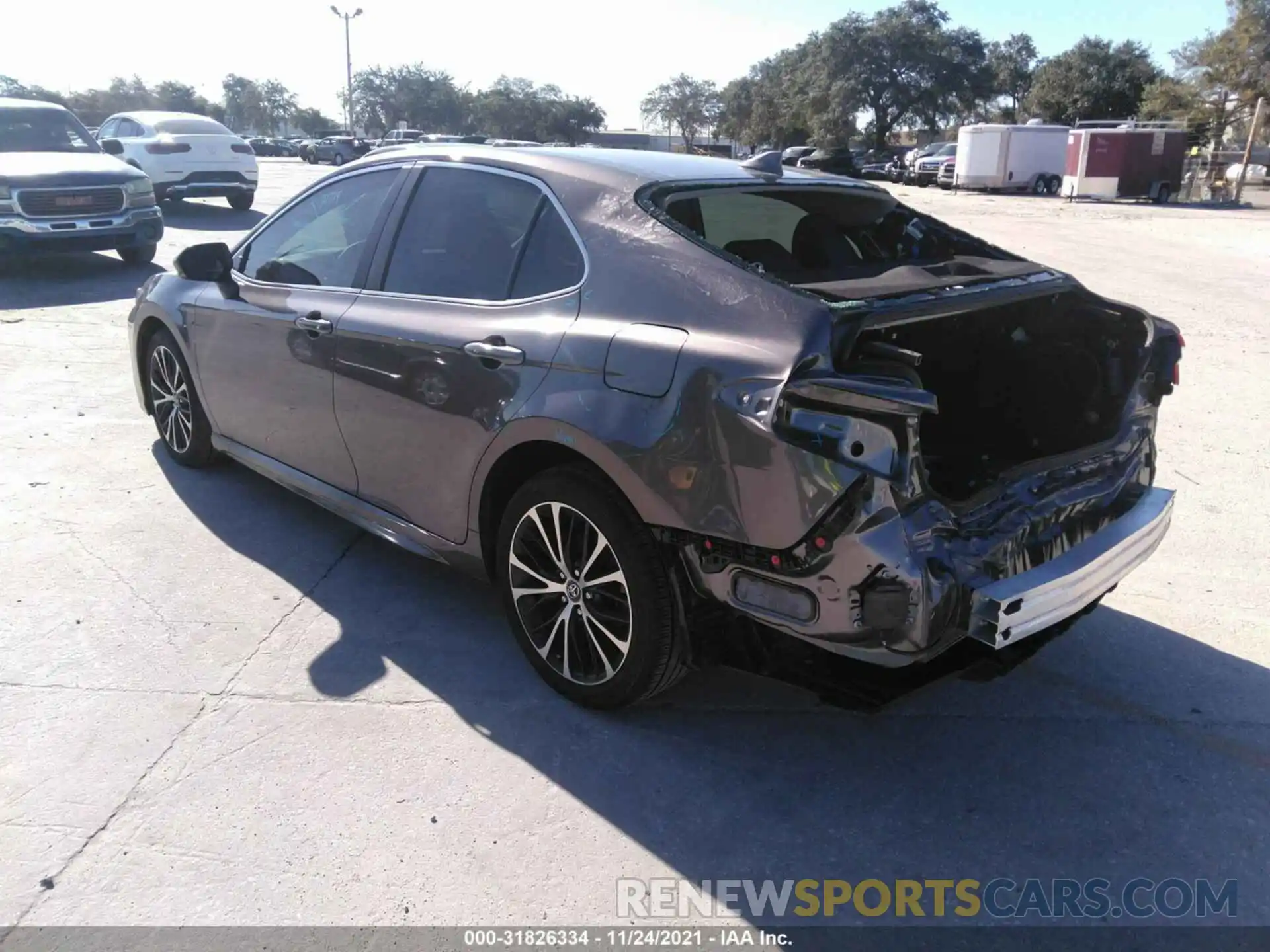 3 Photograph of a damaged car 4T1M11AK6LU940543 TOYOTA CAMRY 2020