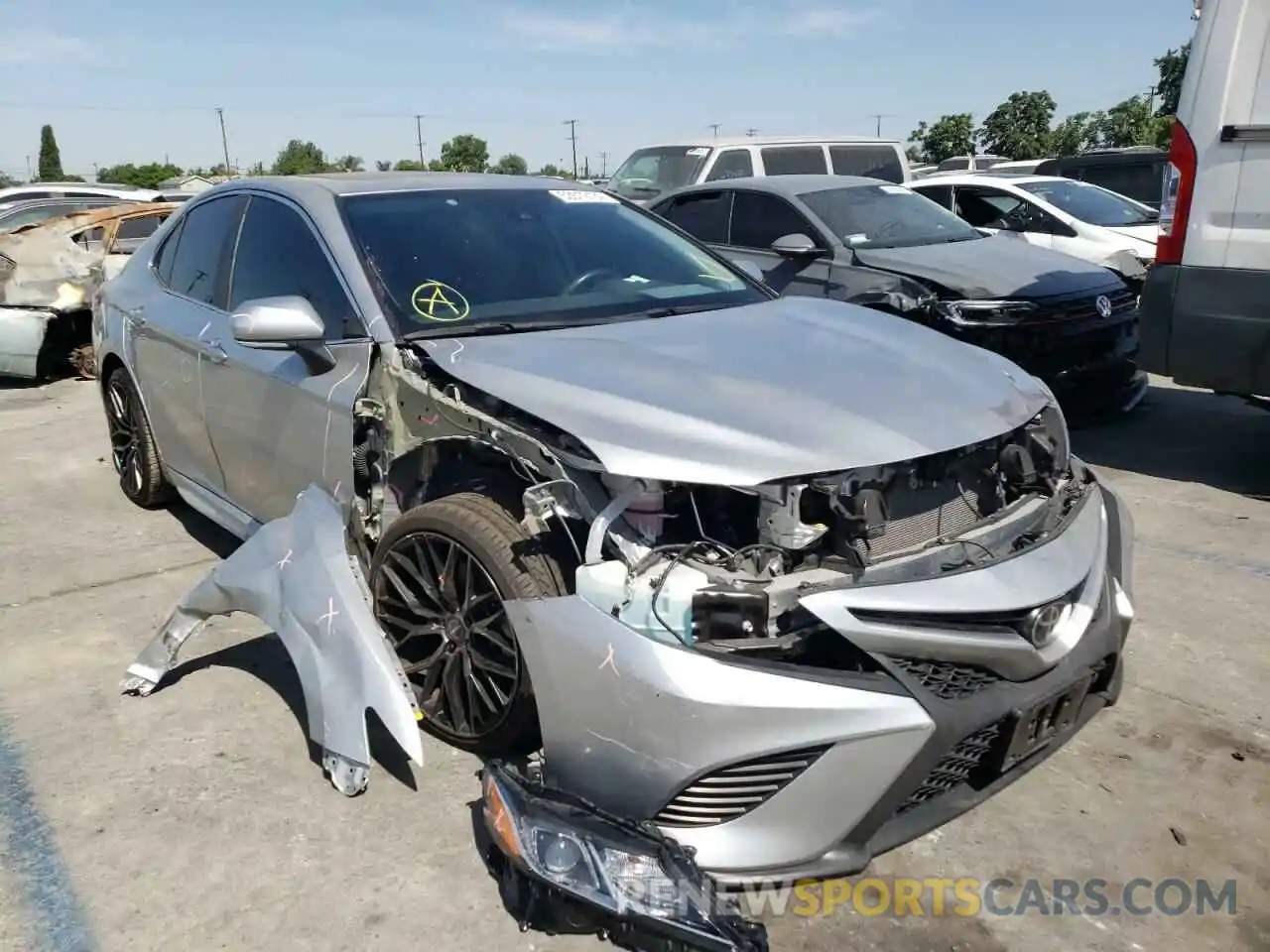 1 Photograph of a damaged car 4T1M11AK6LU954359 TOYOTA CAMRY 2020