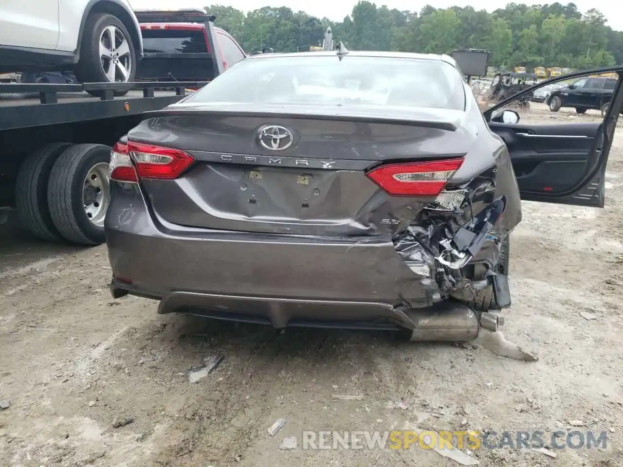 9 Photograph of a damaged car 4T1M11AK6LU961957 TOYOTA CAMRY 2020