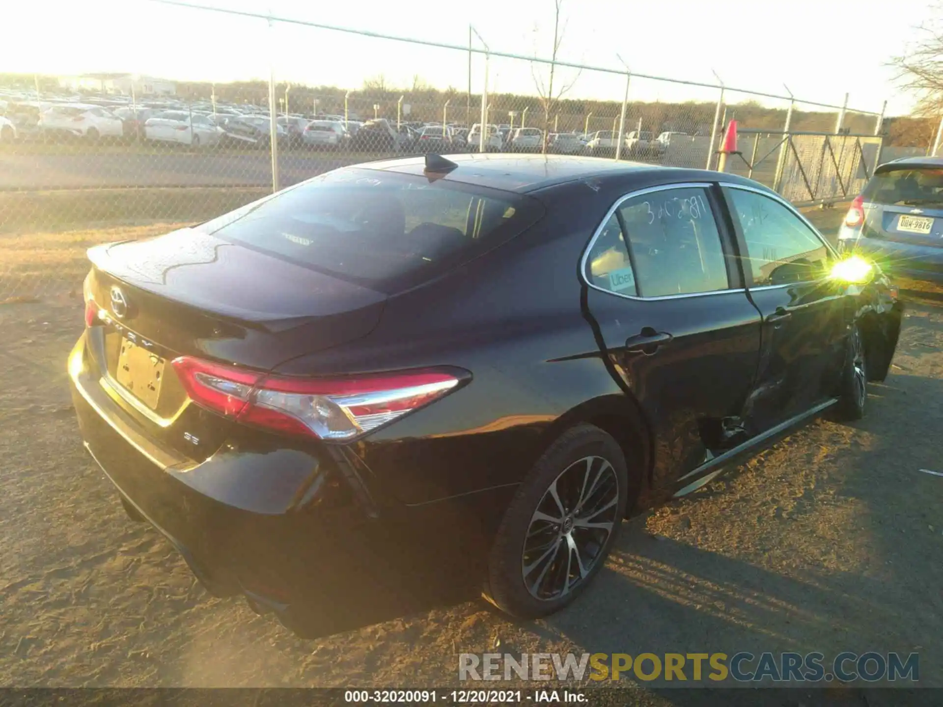 4 Photograph of a damaged car 4T1M11AK6LU980251 TOYOTA CAMRY 2020