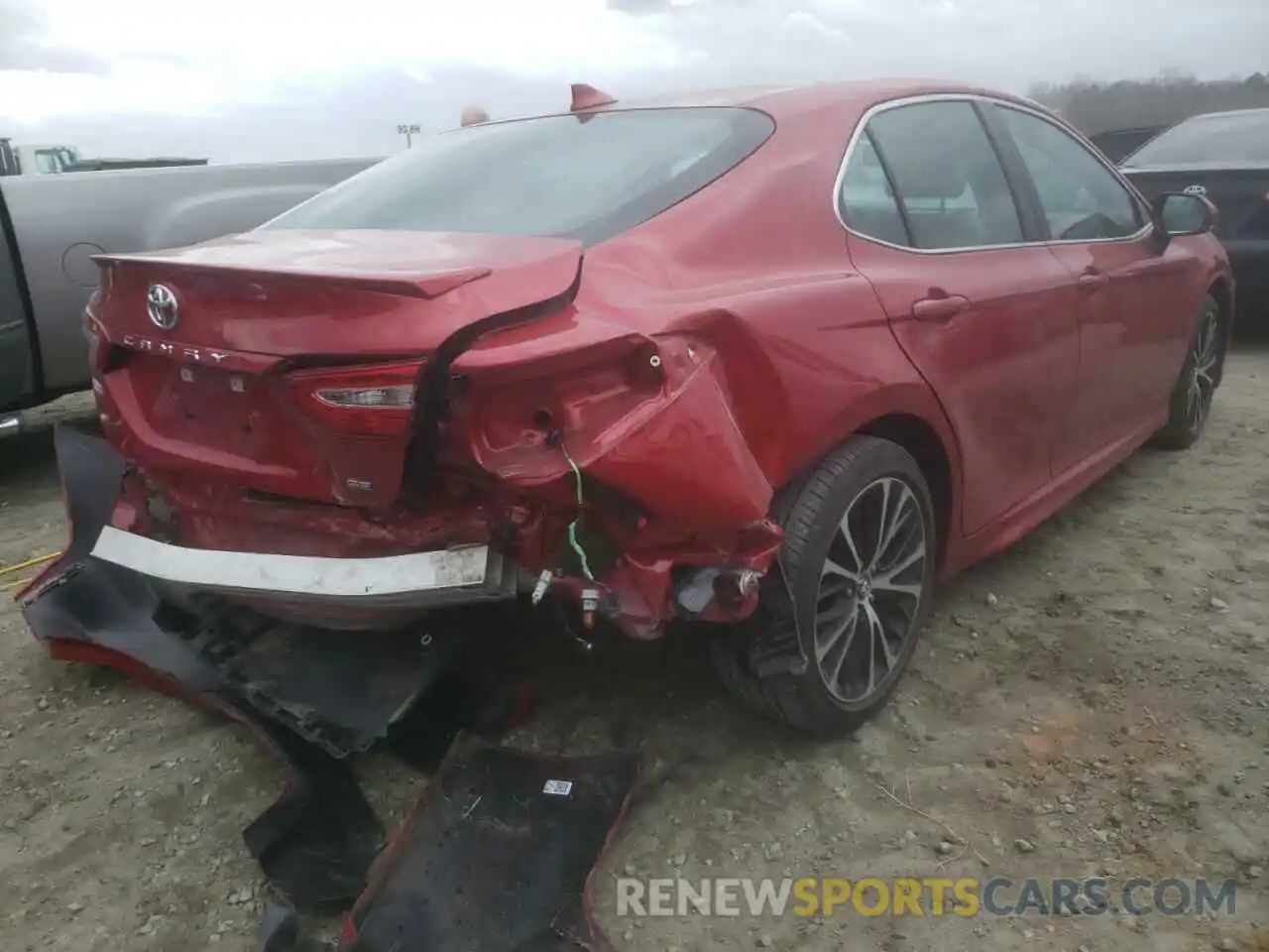 4 Photograph of a damaged car 4T1M11AK7LU339237 TOYOTA CAMRY 2020