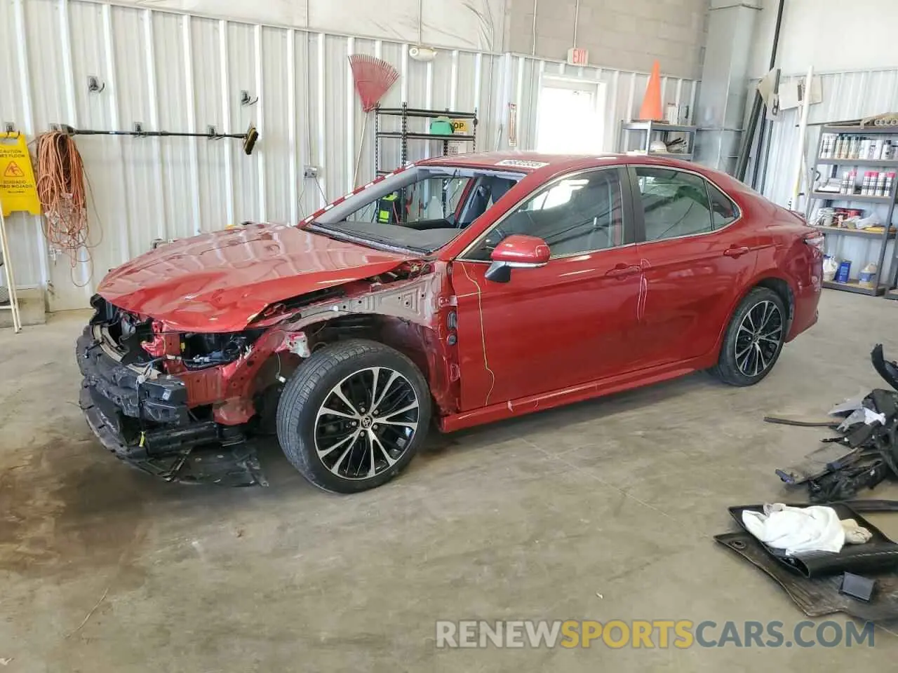 1 Photograph of a damaged car 4T1M11AK7LU385232 TOYOTA CAMRY 2020