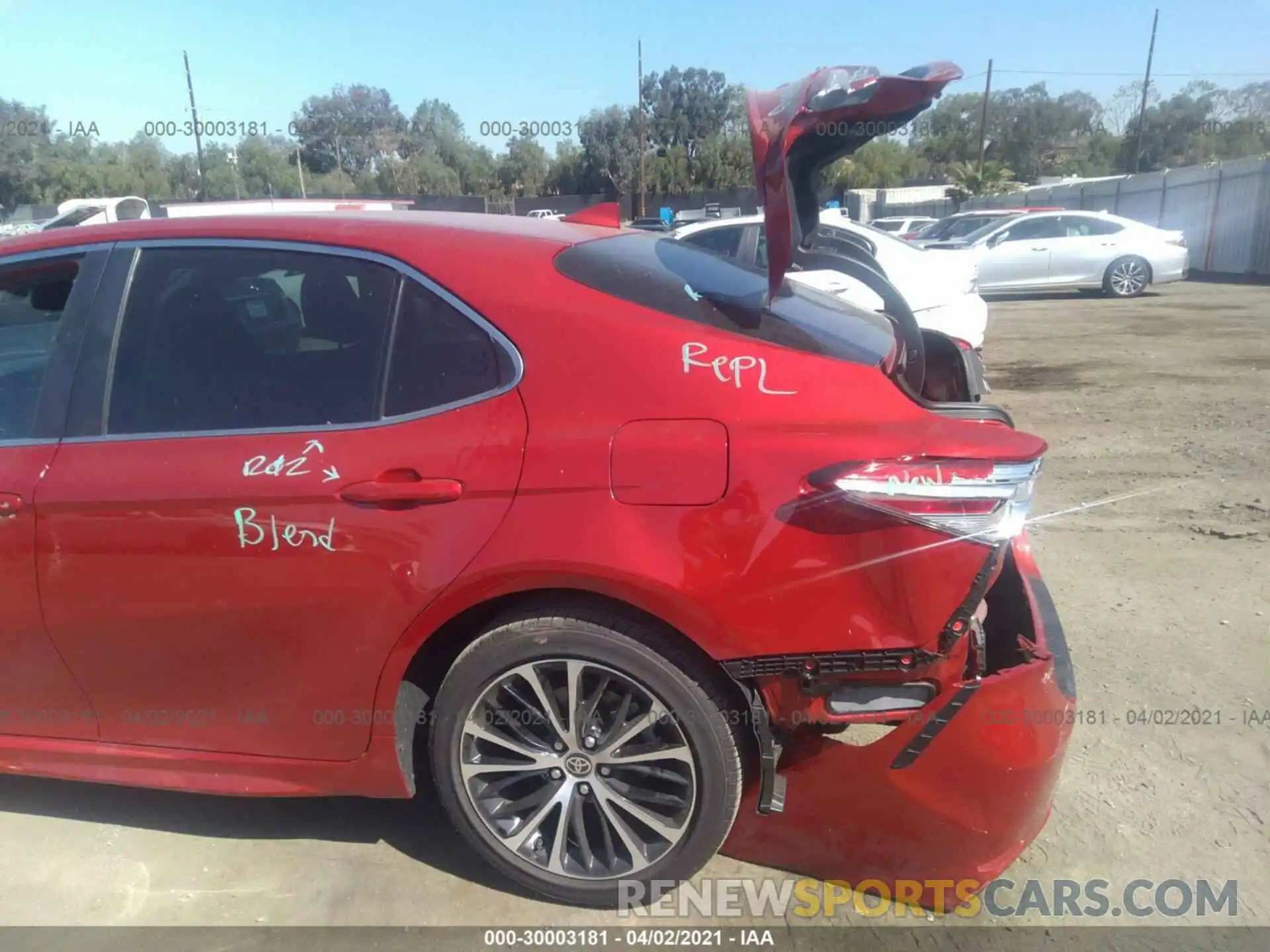 6 Photograph of a damaged car 4T1M11AK7LU395985 TOYOTA CAMRY 2020