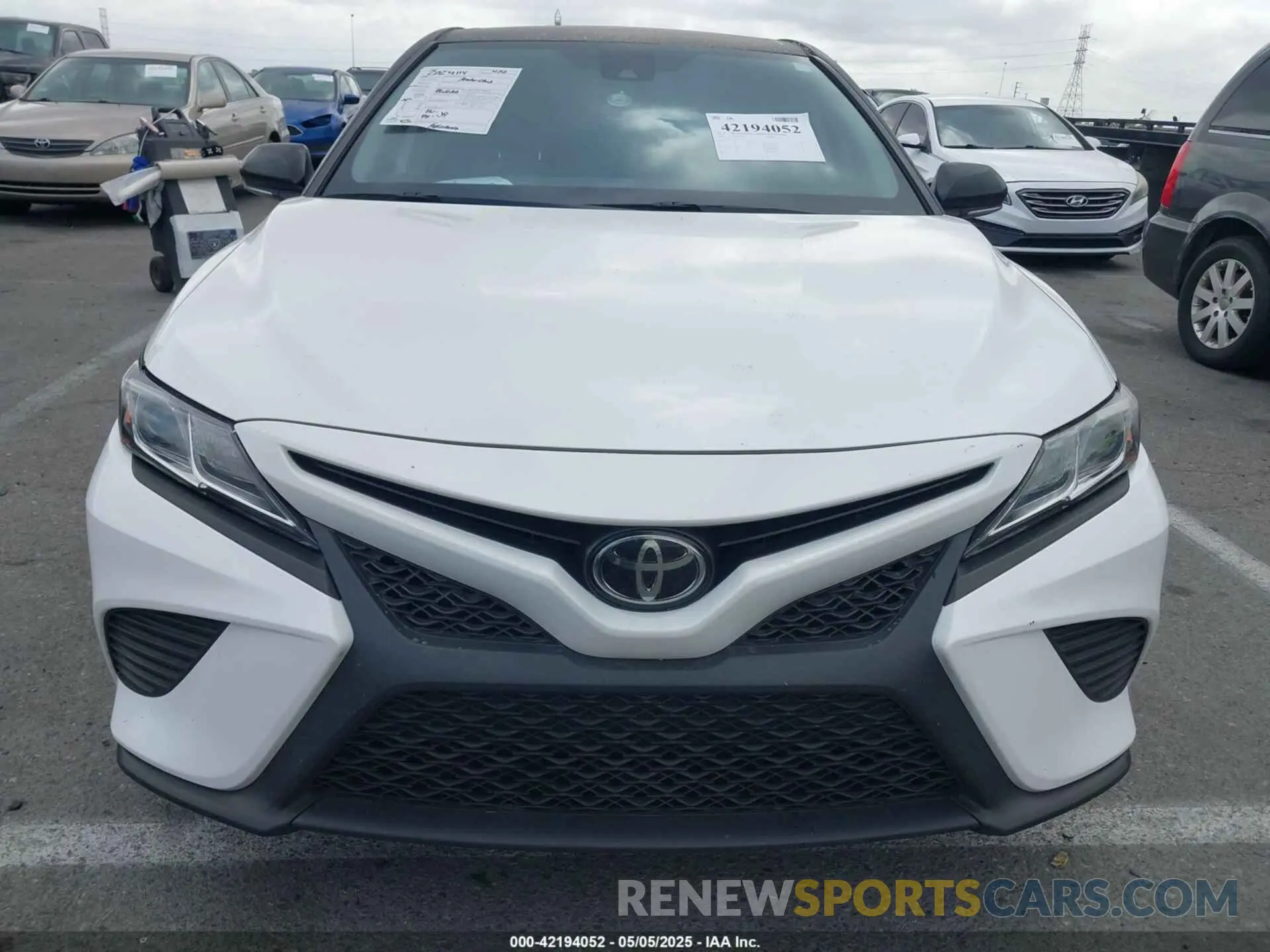 12 Photograph of a damaged car 4T1M11AK7LU396750 TOYOTA CAMRY 2020