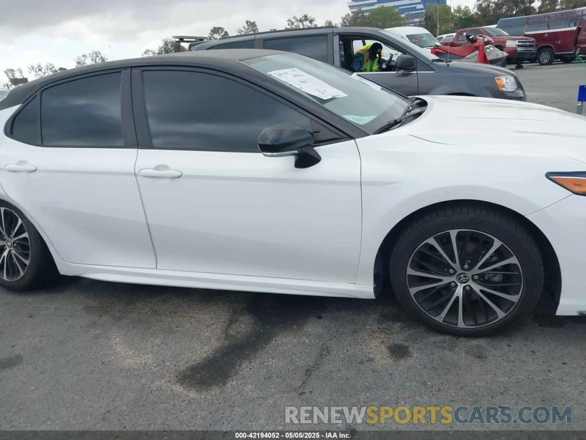 13 Photograph of a damaged car 4T1M11AK7LU396750 TOYOTA CAMRY 2020