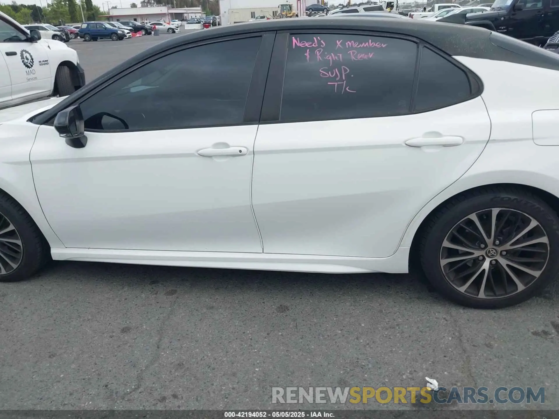 14 Photograph of a damaged car 4T1M11AK7LU396750 TOYOTA CAMRY 2020