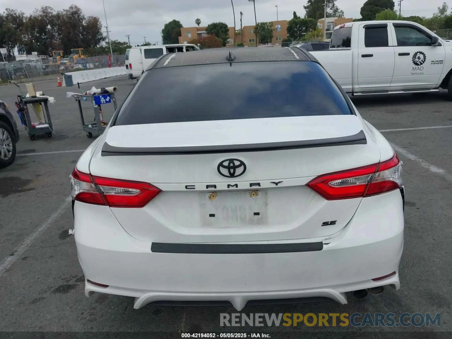 16 Photograph of a damaged car 4T1M11AK7LU396750 TOYOTA CAMRY 2020