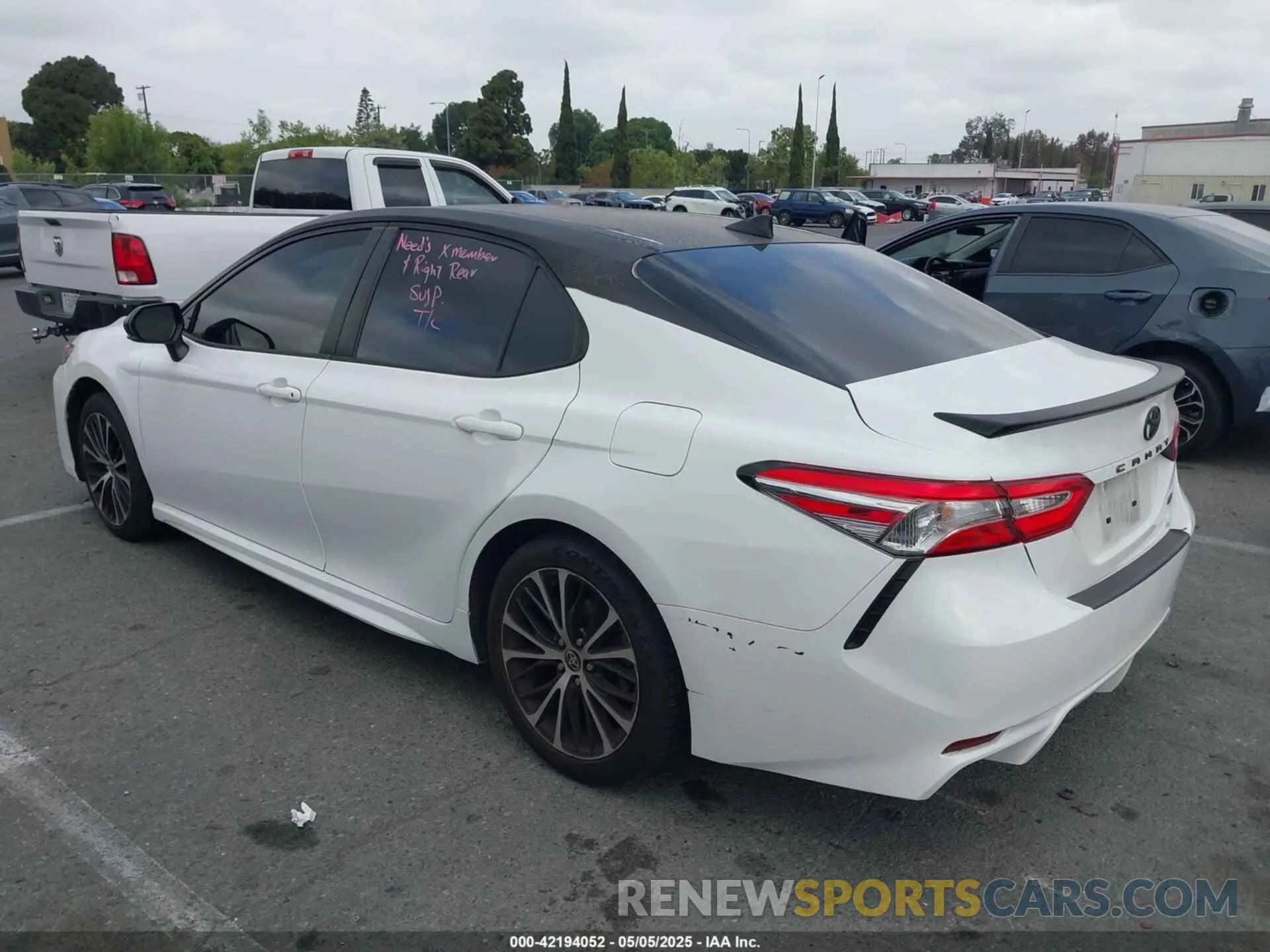 3 Photograph of a damaged car 4T1M11AK7LU396750 TOYOTA CAMRY 2020