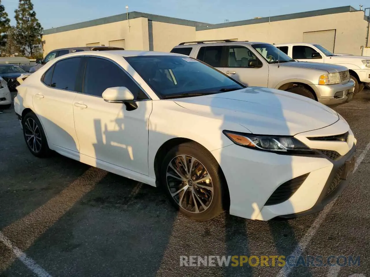 4 Photograph of a damaged car 4T1M11AK7LU502873 TOYOTA CAMRY 2020