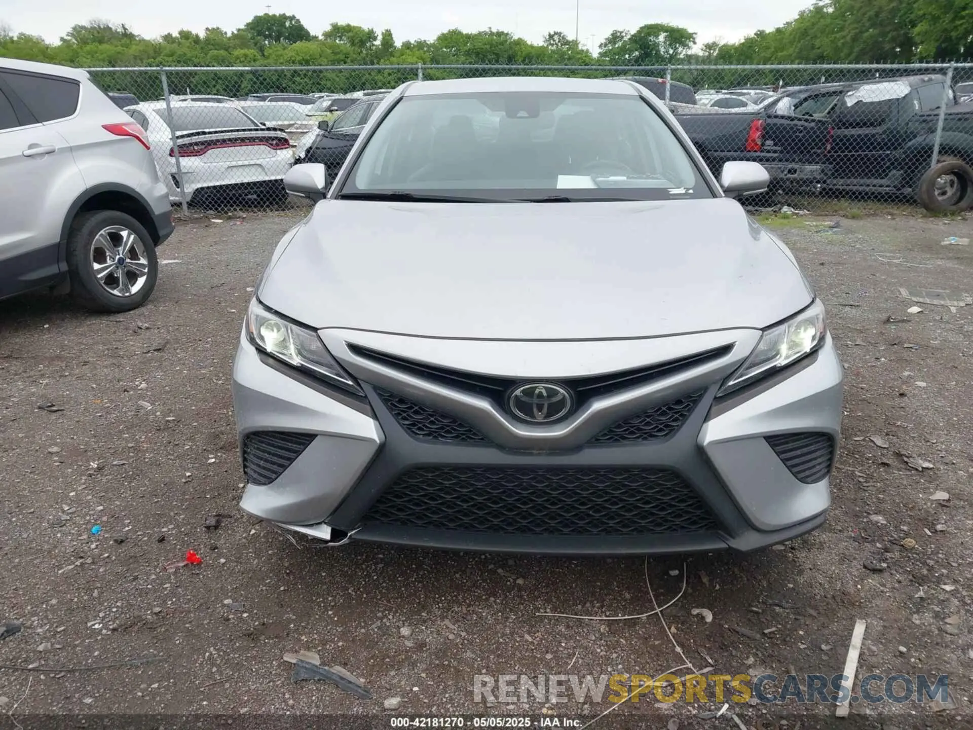12 Photograph of a damaged car 4T1M11AK7LU859227 TOYOTA CAMRY 2020
