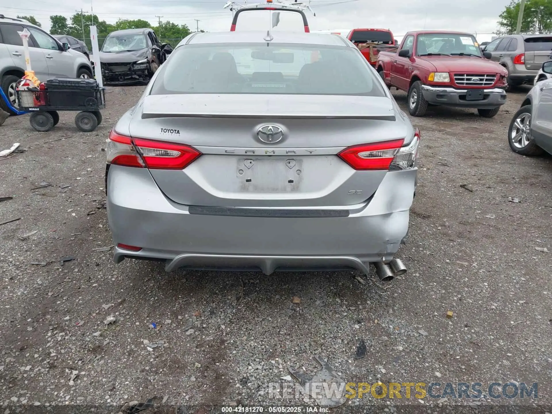 16 Photograph of a damaged car 4T1M11AK7LU859227 TOYOTA CAMRY 2020