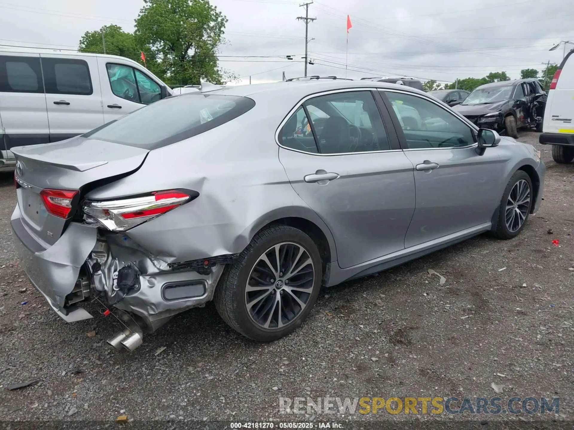 4 Photograph of a damaged car 4T1M11AK7LU859227 TOYOTA CAMRY 2020